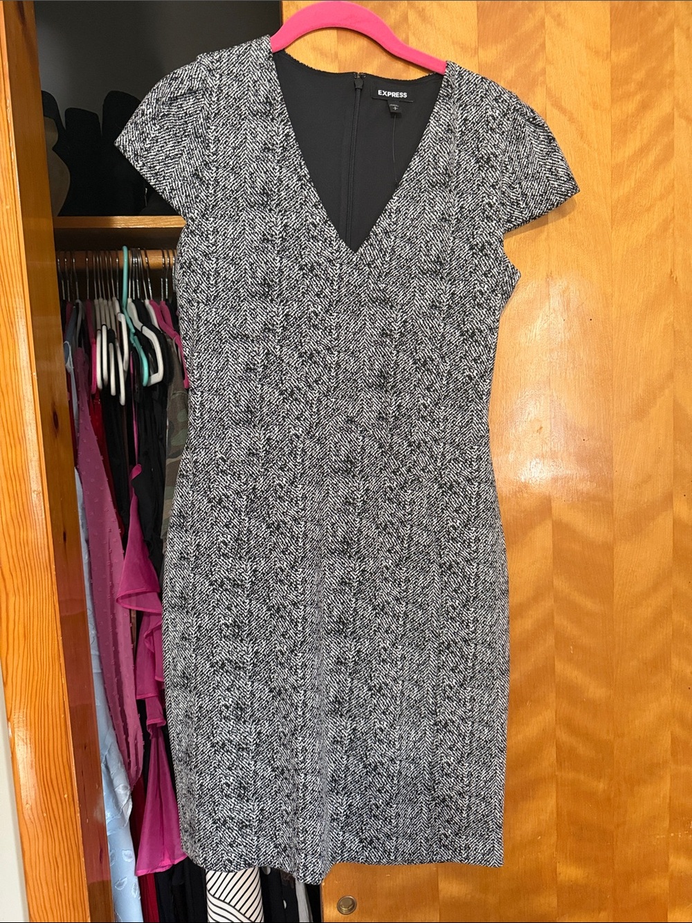 Express Black & White Herringbone V-Neck Midi Dress